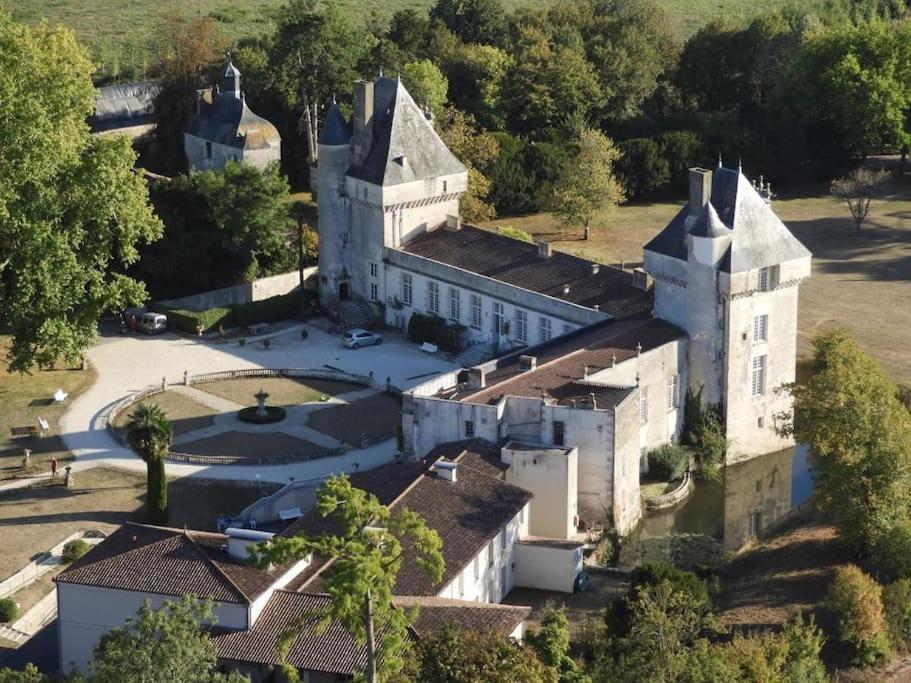 Un séjour d'exception au Logis du Château Saint-Pierre-de-l'Isle Exterior foto